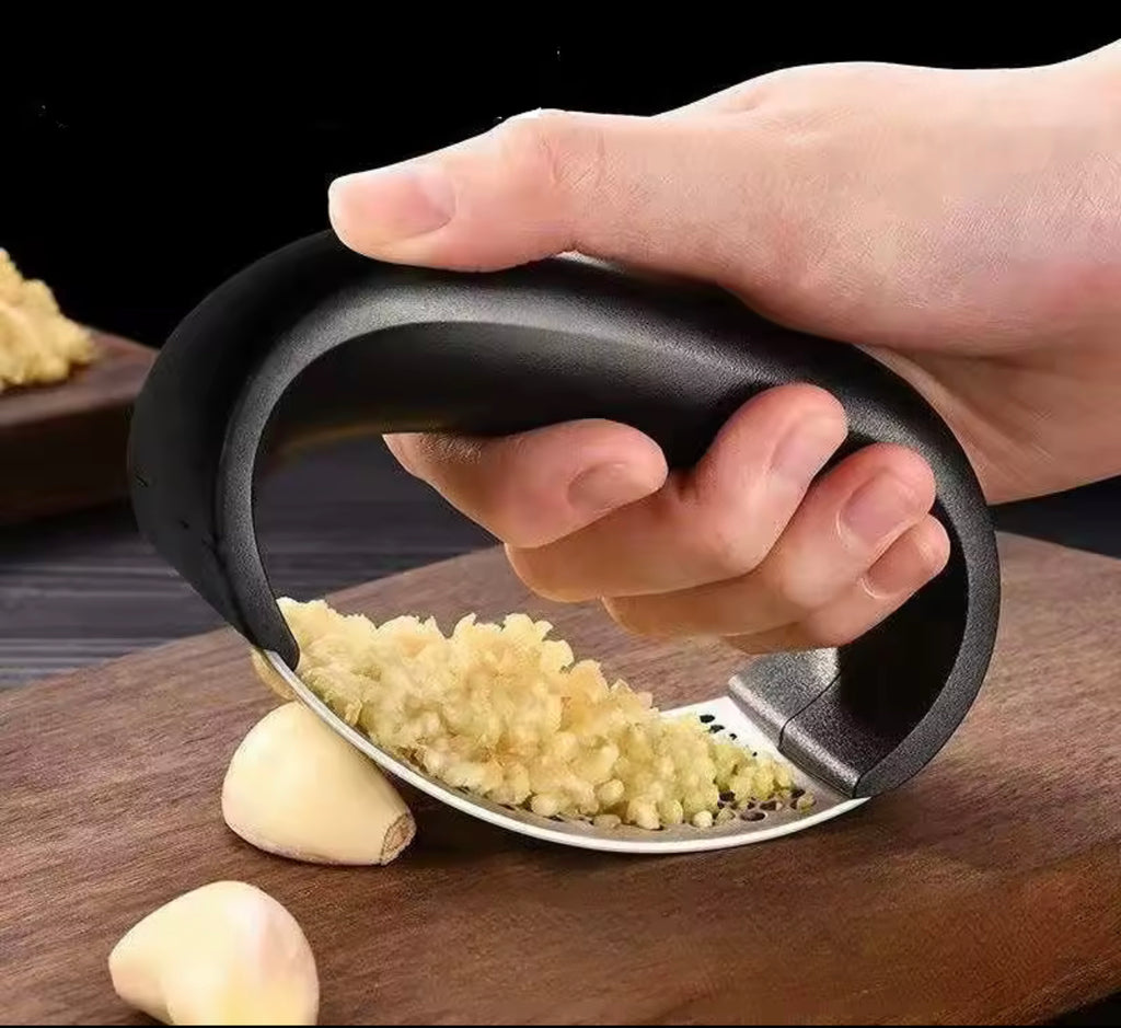 Stainless Steel Garlic Press Rocker Garlic Mincer Garlic Crusher Easy-Squeeze Tool with Peeler and Cleaning Brush for Smashing